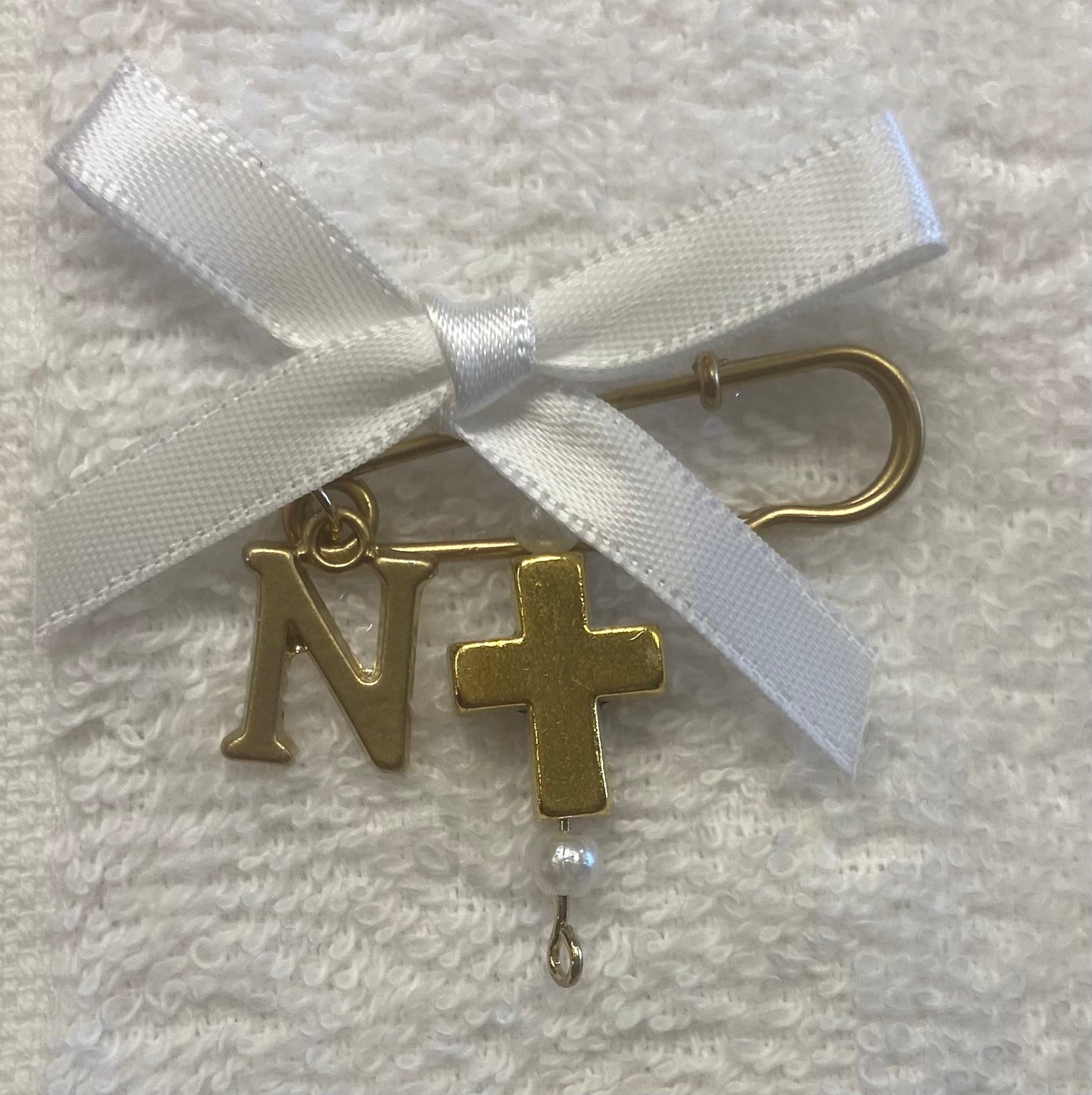 GOLD CROSS WITNESS PIN